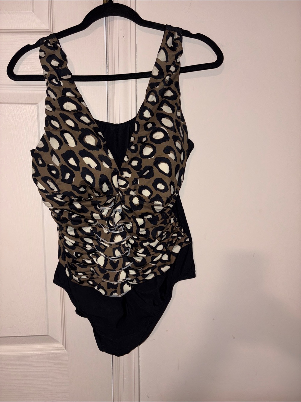 Leopard Print Ruched One-Piece Swimsuit - Black & Brown